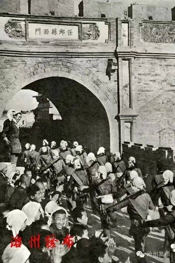 年近古稀踏荒原初心清风满油田——视察华北油田的难忘瞬间（组图）